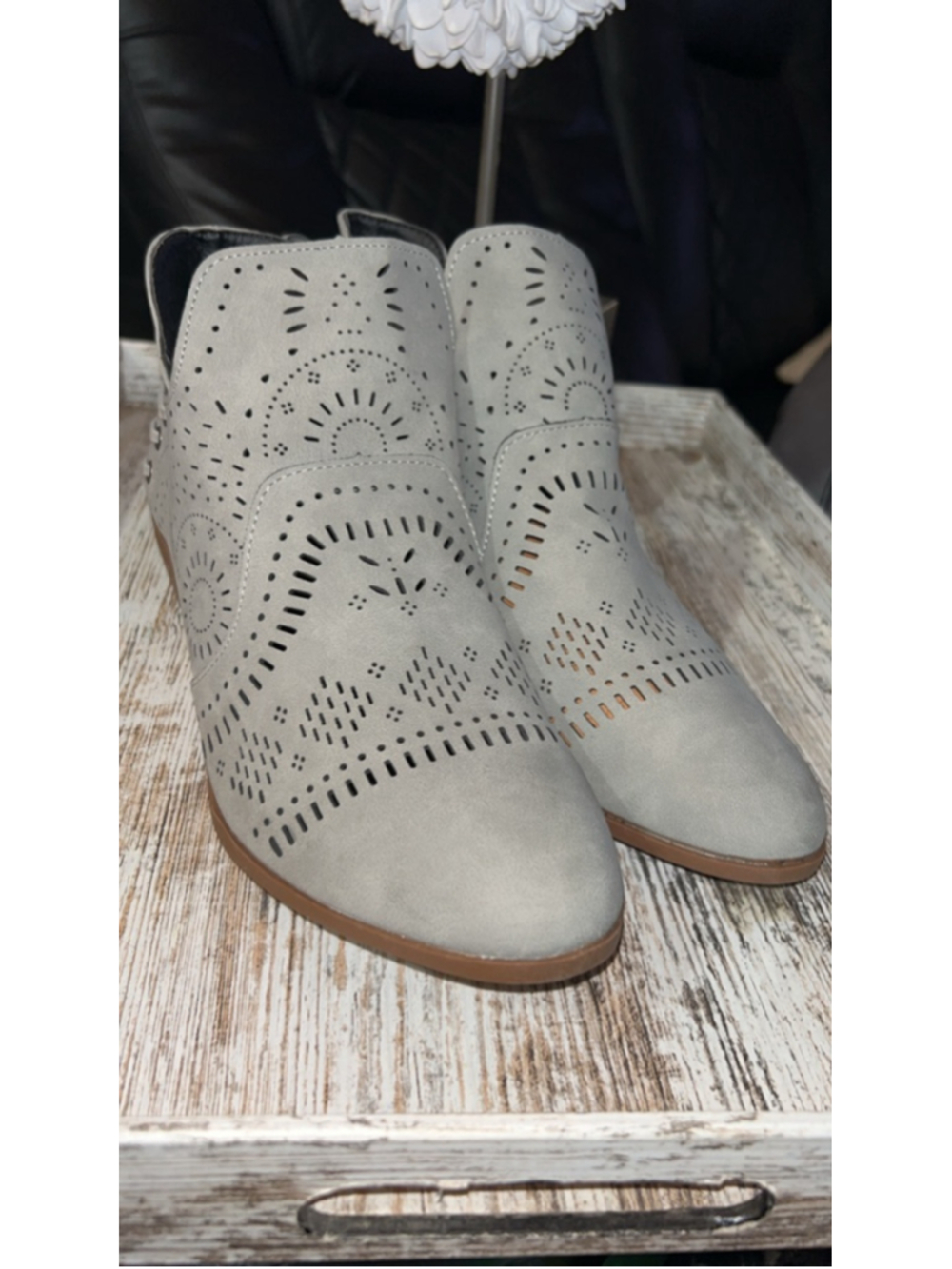 Women's Tinstree Gray Laser Cut Ankle Boots & Booties Size 9
